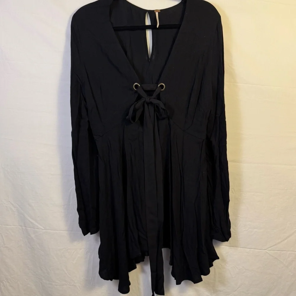 Free People Black Long Sleeve dress with Tie Front Women’s Size 8